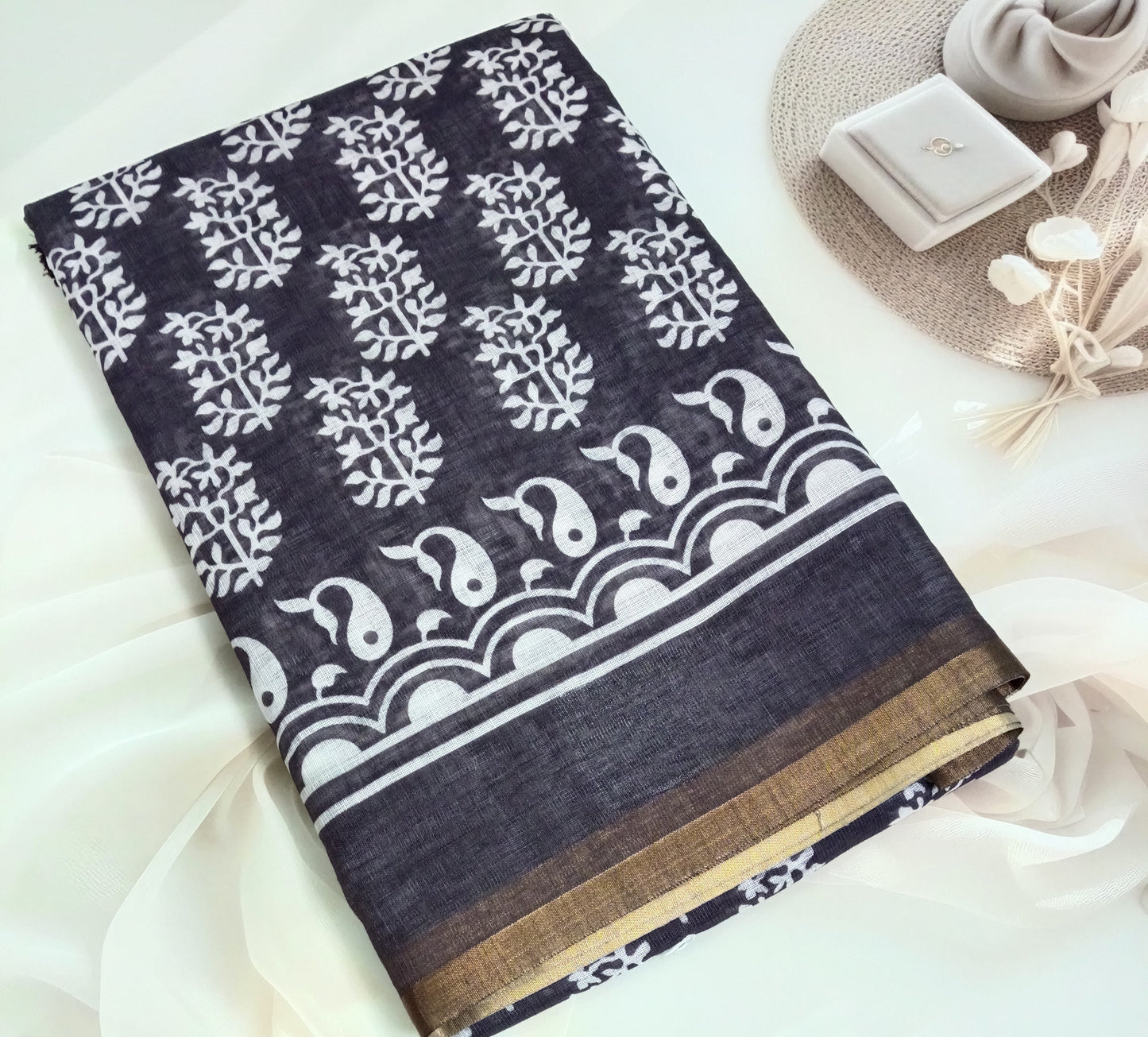 Cotton Linen Printed Saree with Unstitched Blouse Piece