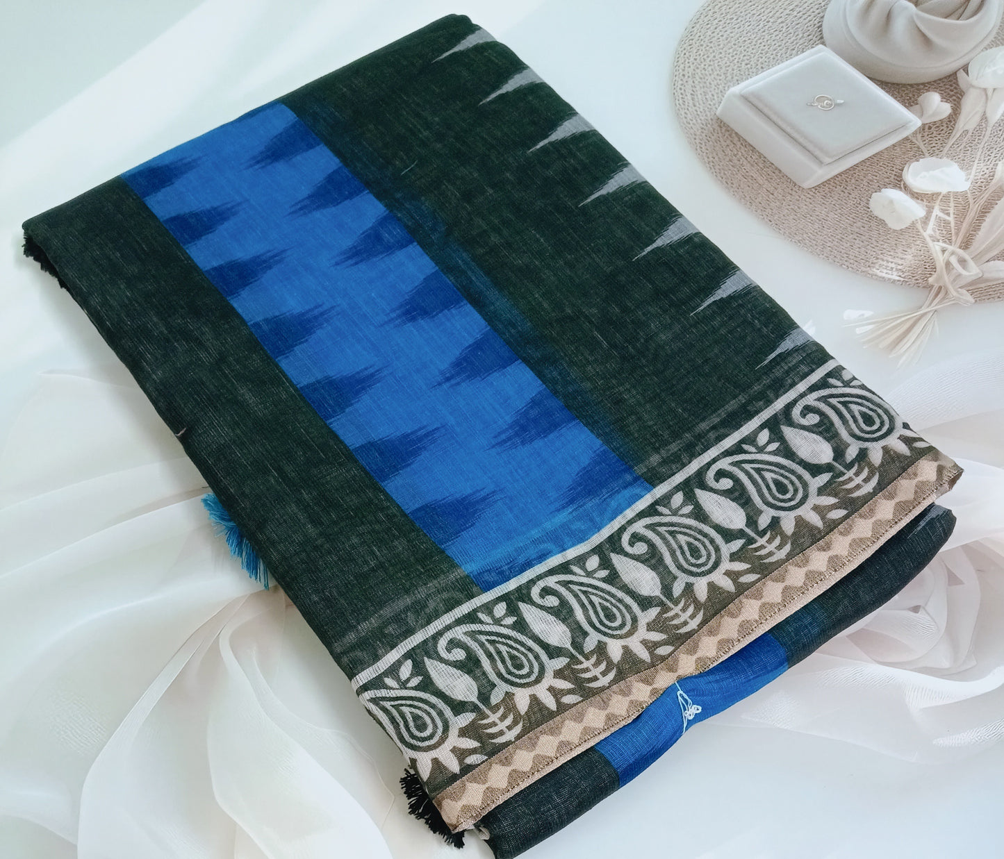 Cotton Linen Printed Saree with Unstitched Blouse Piece