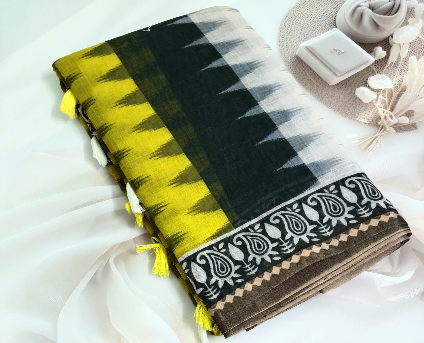 Cotton Linen Printed Saree with Unstitched Blouse Piece