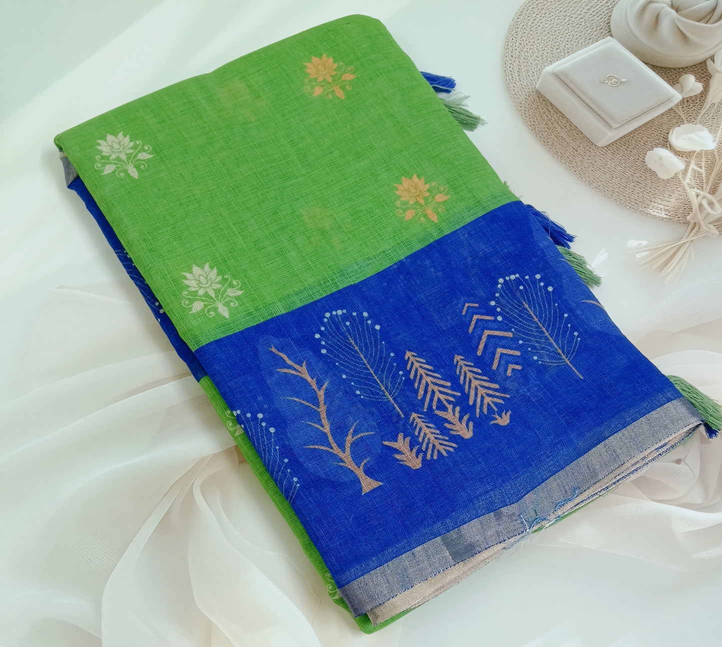 Cotton Linen Printed Saree with Unstitched Blouse Piece